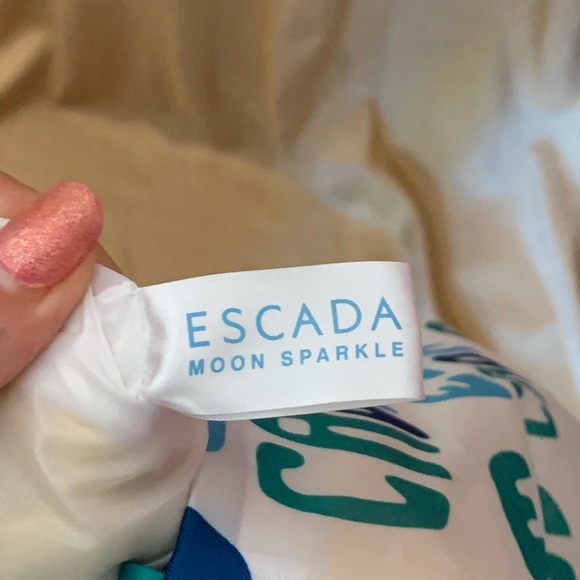 Escada Blue and White Logo Beach Tote - Picture 4 of 7